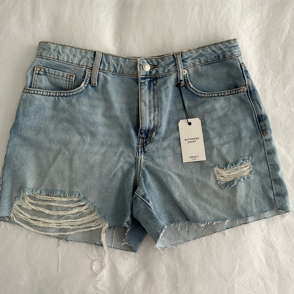 NWT Forever 21 Denim Boyfriend Shorts, Mid Rise, Relaxed Fit, size 28